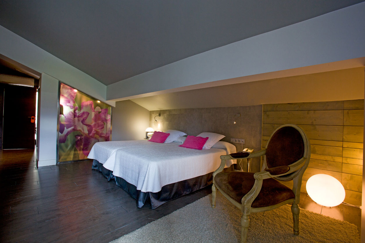 Attic hotel room in Olaberria